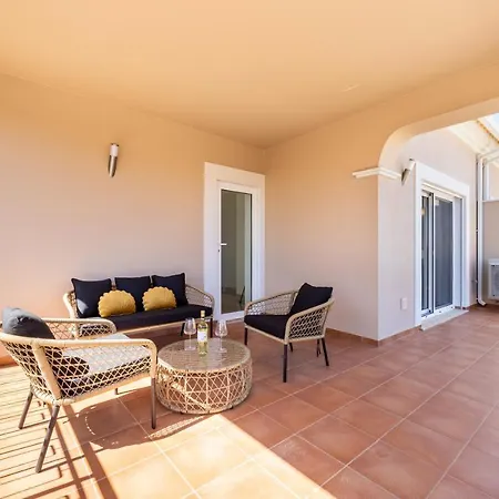 Nyaraló Casa Malhotra at Boa Vista Golf Resort, Bayview Village Lagos