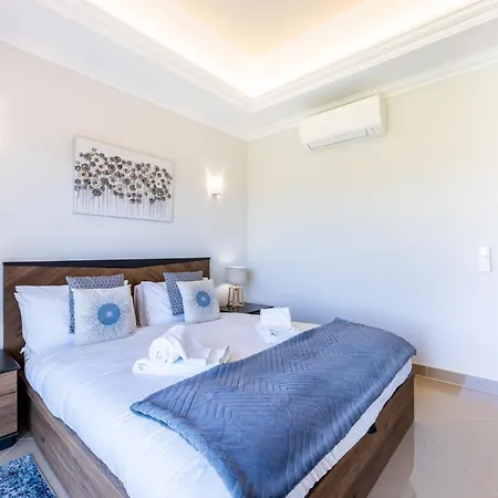 Casa Malhotra at Boa Vista Golf Resort, Bayview Village Holiday home Lagos